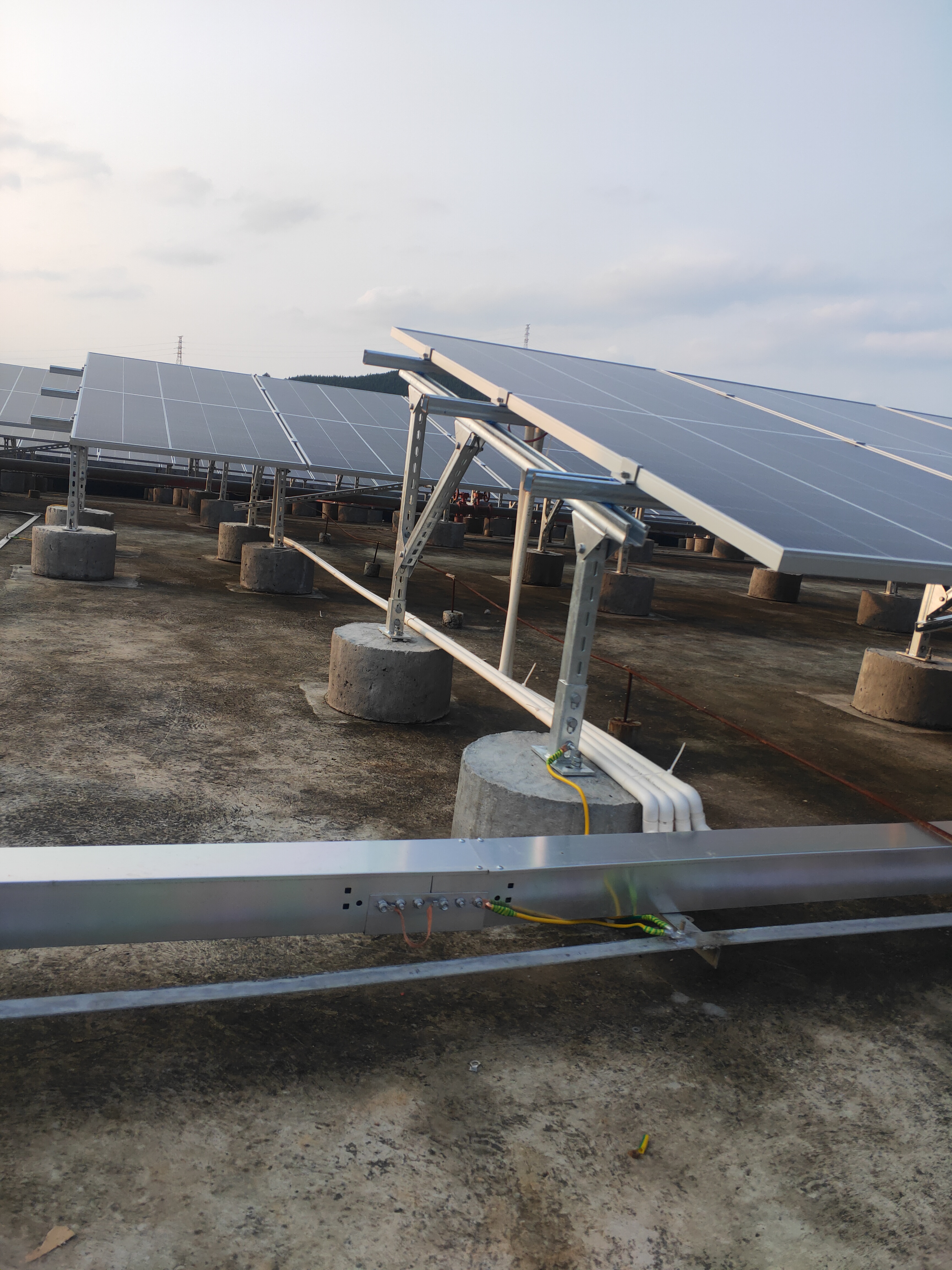 Panel Suria boleh laras