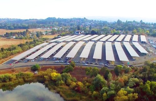 Taman tema California Utara dipacu oleh sistem carport Solar 7. 5-MW